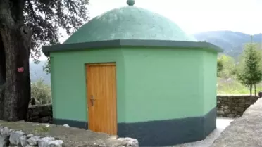 Sofu Dede Türbesi'nin Bakımını Karaisalı Belediyesi Üstlendi