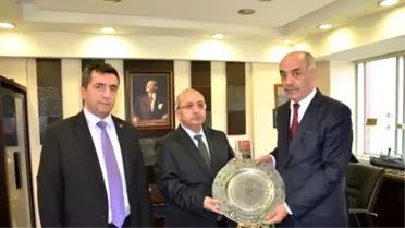 Lütfü Yücelik'e Gelir Vergisi Plaketi