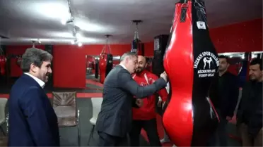 Başkan Aydın, Dünya Şampiyonu ile Kick Boks Yaptı