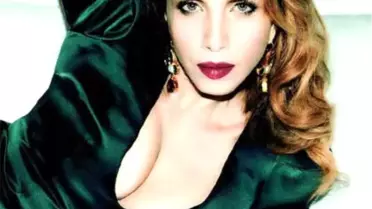 Sertab Erener Kendine Çiçek Hediye Etti