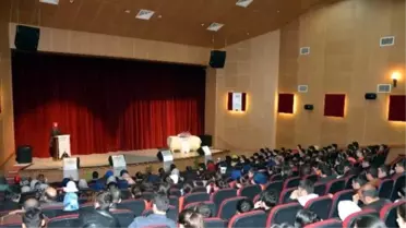 Yazar Akdemir İmza ve Söyleşi Gününde Kitapseverlerle Bir Araya Geldi