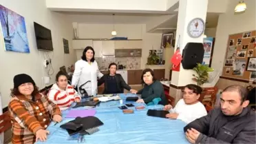Engelleri Cüzdan Yaparak Aşıyorlar