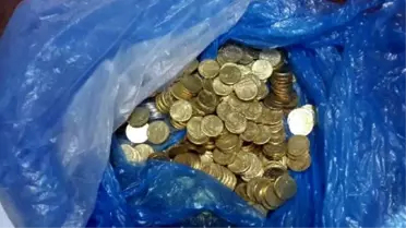 Suriyeli'nin Otomobilinde 500 Altın Sikke Ele Geçirildi