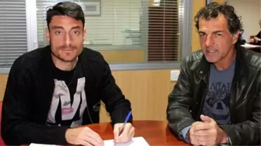 Galatasaray'dan Ayrılan Riera, 200 Bin Dolara İmza Attı