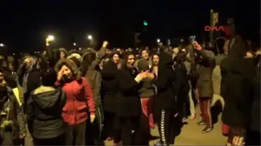 Kars'ta Kız Öğrenciler, Ölen Safinaz Öretmen İçin Yol Kapattı