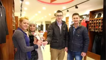 Malkara'da Kadın Girişimcilere Çiçek Dağıtıldı