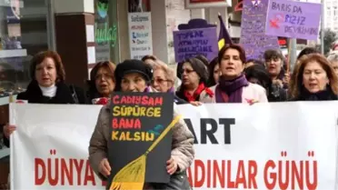 Balıkesirli Kadınlardan 8 Mart'a Renkli Kutlama