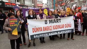 Balıkesirli Kadınlardan 8 Mart'a Renkli Kutlama
