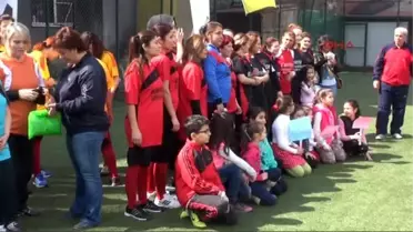 Denizlili Kadınlardan 8 Mart'ta Halı Saha Maçı