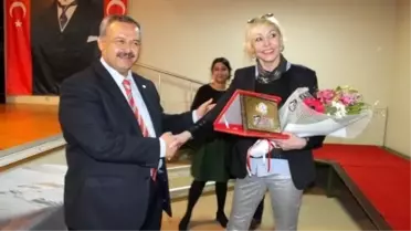 Burhaniye'de 8 Mart Dünya Kadınlar Günü Coşkusu