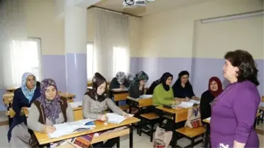 Şahinbey'in Kurslarında 2 Bin 700 Kişi Okuma-yazma Öğrendi