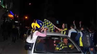 Salihli'de Fenerbahçeli Taraftarların Sevinci