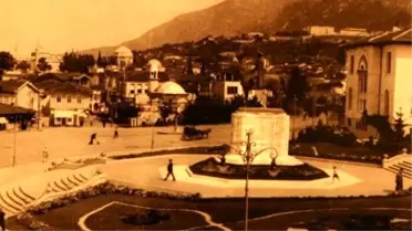 Atatürk Meydanı'nda Yıkılıp Banka Yapılan Cami Yeniden İnşa Edilecek