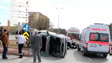 Kayseri'de Hamile Kadını Taşıyan Ambulans Kaza Yaptı: 3 Yaralı