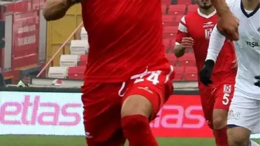 Balıkesirspor'da Santos'la Burak Kadro Dışı