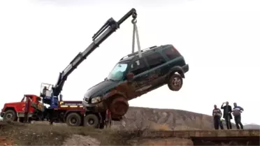 Cip Köprüden Uçtu, Sürücüsü Yaralandı