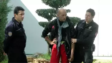 Elindeki Bıçakla Fethiye Belediyesi'ne Girmeye Çalıştı