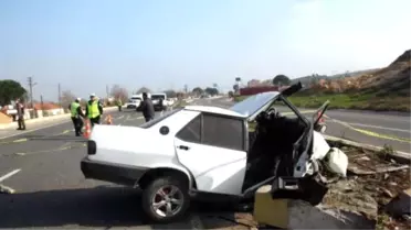 Otomobil Refüjdeki Su Tahliye Kanalına Düştü: 2 Ölü