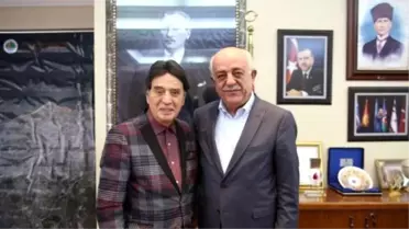 Büyükburç: 'Bana Hep Yaşımı Soruyorlar Ben de 18 Diyorum'