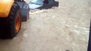 Otomobille Sele Kapılan 3 Kişi Kurtarıldı