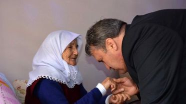 Başkan Çerçi Havva Nine'nin Hayır Duasını Aldı