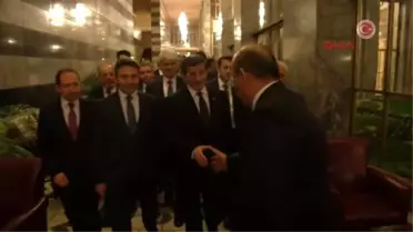 Davutoğlu'na Meclis'te Dondurma ve Çiğ Köfte İkram Edildi