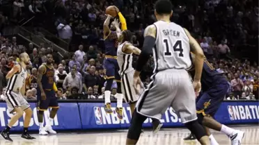 Kyrie Irving, San Antonio Spurs'ü Devirdi