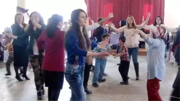 Sarıkamış'ta Ak Partili Kadınlar Gönüllerince Eğlendi