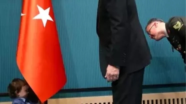 Erdoğan Konuşurken, Gazi Çocuğu Sahneye Fırladı