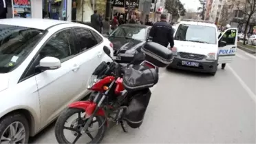Motosiklet Yayaya Çarptı: 2 Yaralı