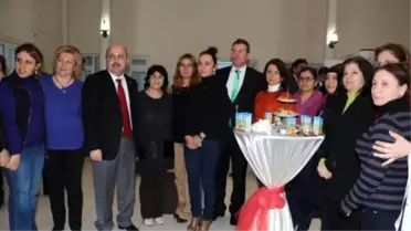 Sağlık Çalışanları Pasta Keserek Tıp Bayramı'nı Kutladı