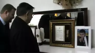 Milli Savunma Bakanı Yılmaz Şehit Evinde
