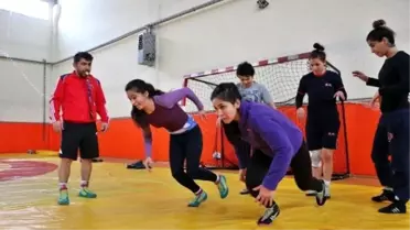 Güreşin Prensesleri Avrupa Şampiyonasına Hazır