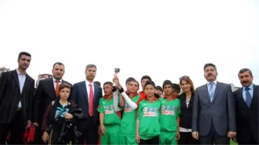 Siverek'te Futbol ve Voleyboy Turnuvası Sona Erdi