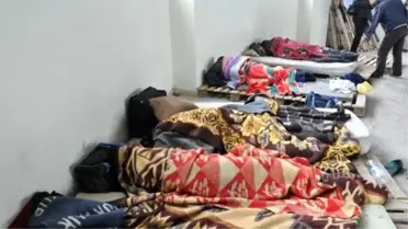 Irak'a Geçmek İçin Otogarda Konaklayan Aileler, Yardım Bekliyor