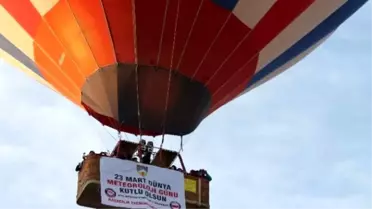 Kapadokya'da Balonlar Meteoroloji Pankartlarıyla Uçtu