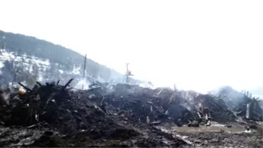 Kaymakam Gürsoy'dan Evi Yanan Ailelere Ziyaret