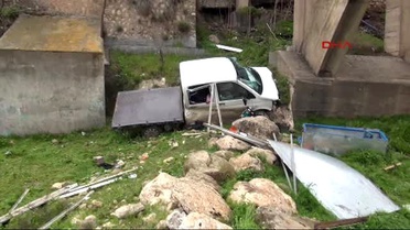Batman Hasankeyf Köprüsü'nden Uçan Kamyonette 4 Kişi Yaralandı