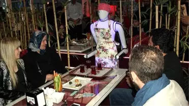 Bu Kafede Çaylar Robottan