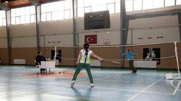 Koçarlı'da Badminton Heyecanı