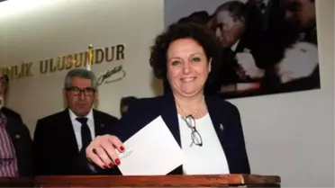 İzmir Gazeteciler Cemiyeti'ne Kadın Başkan