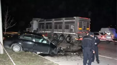Bartın'da Otomobil, Tır'a Arkadan Çarptı: 1 Ölü, 1 Yaralı