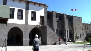 Diyarbakır Papaz Paskalya'da, Kutsanmak İsteyen Müslüman Kadını Kabul Etmedi
