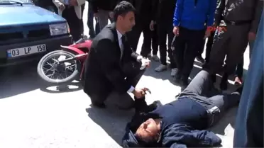 Afyonkarahisar'da Otomobil ile Motosiklet Çarpıştı: 1 Yaralı