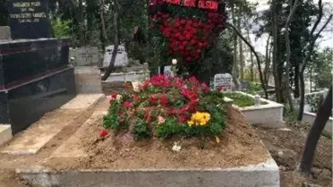 Kayahan İsteği Üzerine Deniz Kenarına Defnedildi