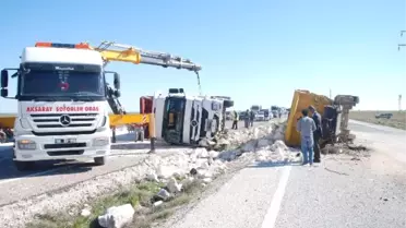 Taş Yüklü İki Kamyon Çarpıştı: 2 Yaralı