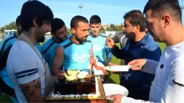Adana Demirspor'da Şanlıurfaspor Maçı Antrenmanı Öncesi Doğumgünü Kutlaması