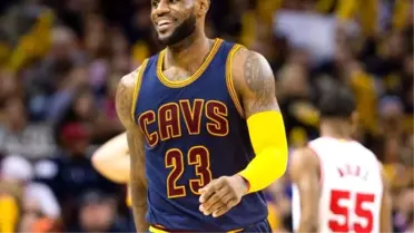 Lebron James, Diş Tedavisinde Olmaktan Mutlu Görünmüyor