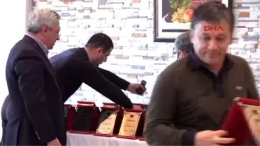 Yenidenazerbaycan Basın Konseyi'nden Türk Gazetecilere Plaket