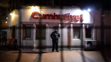 Cumhuriyet'in İki Yazarına Hapis Şoku!